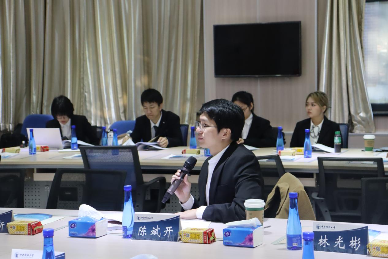 215vip太阳集团校长助理陈斌开教授代表中方致开幕辞